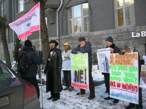 протесты в Риге